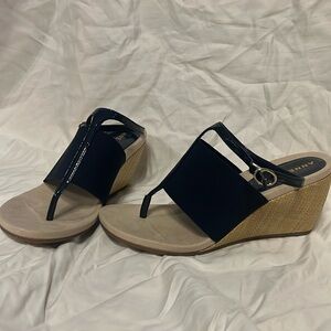 Anne Klein Ivana iflex wedge sandals
Navy
Size 9